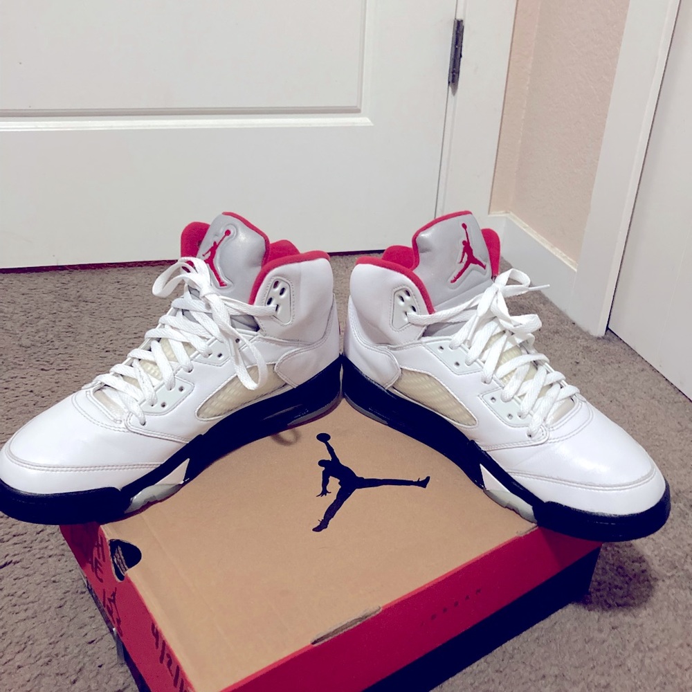 Jordan Mens Air 5 Retro Fire Red Silver Tongue, size 10 no box
